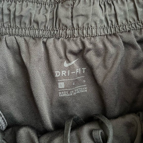 Nike Black Performance Shorts - Picture 4 of 5